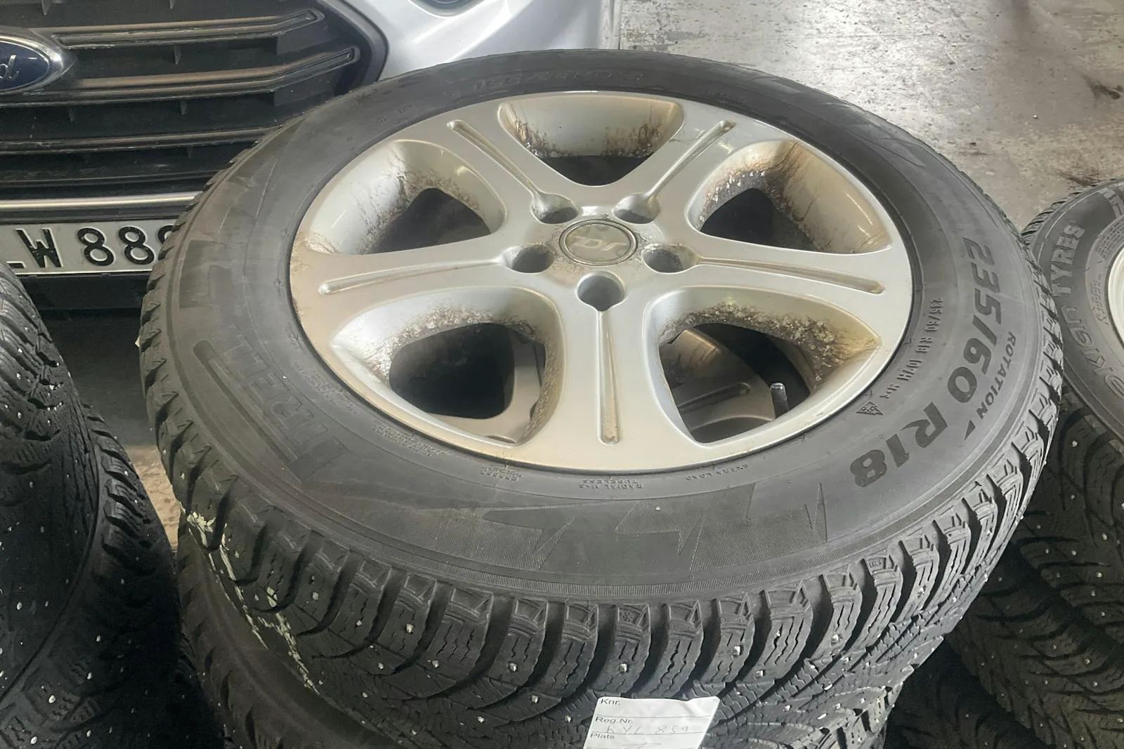 Vehicle image 16