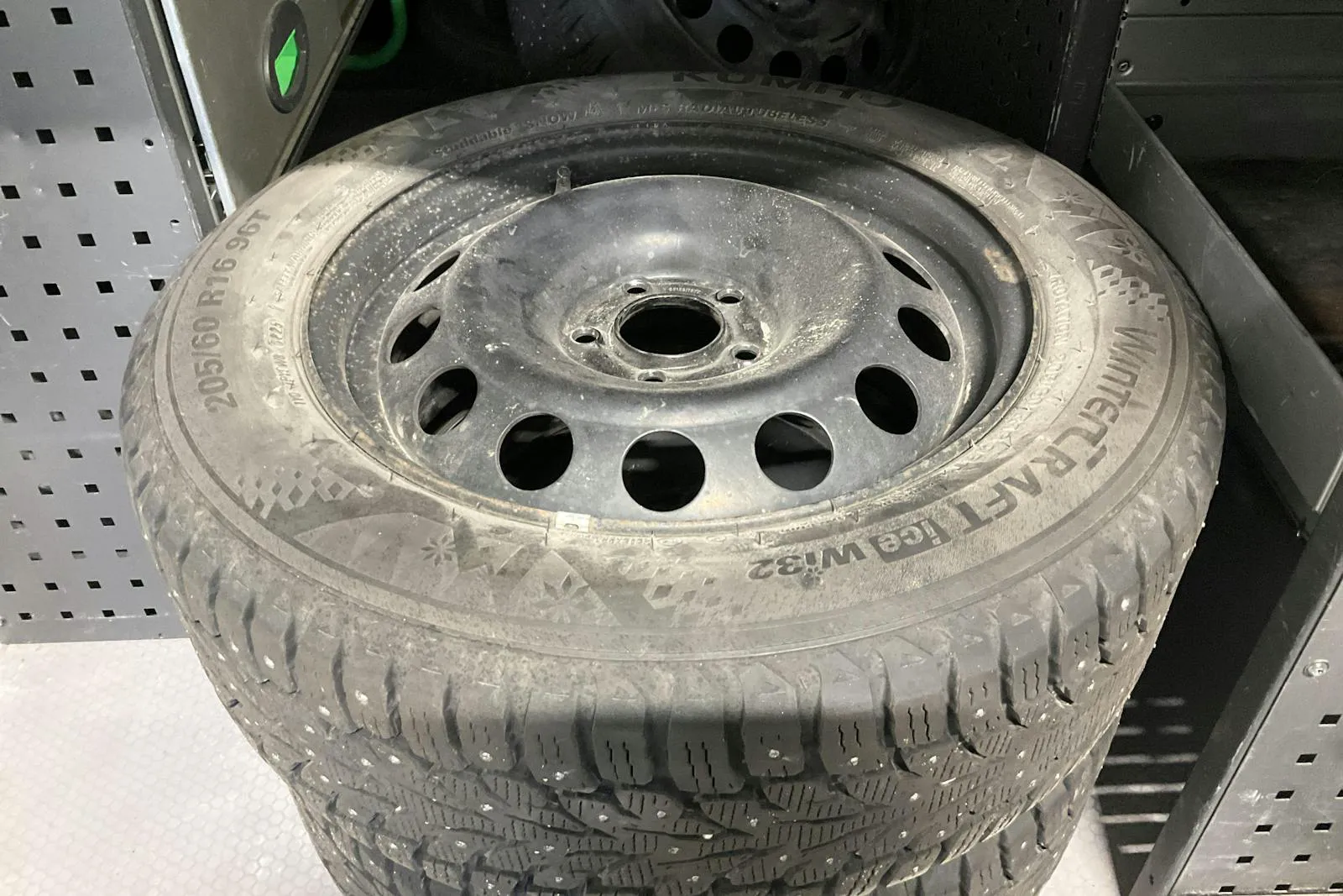 Vehicle image 10