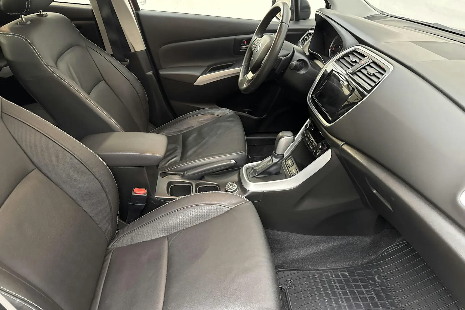 Vehicle image 6