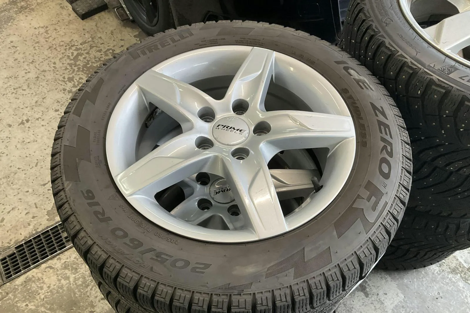 Vehicle image 14