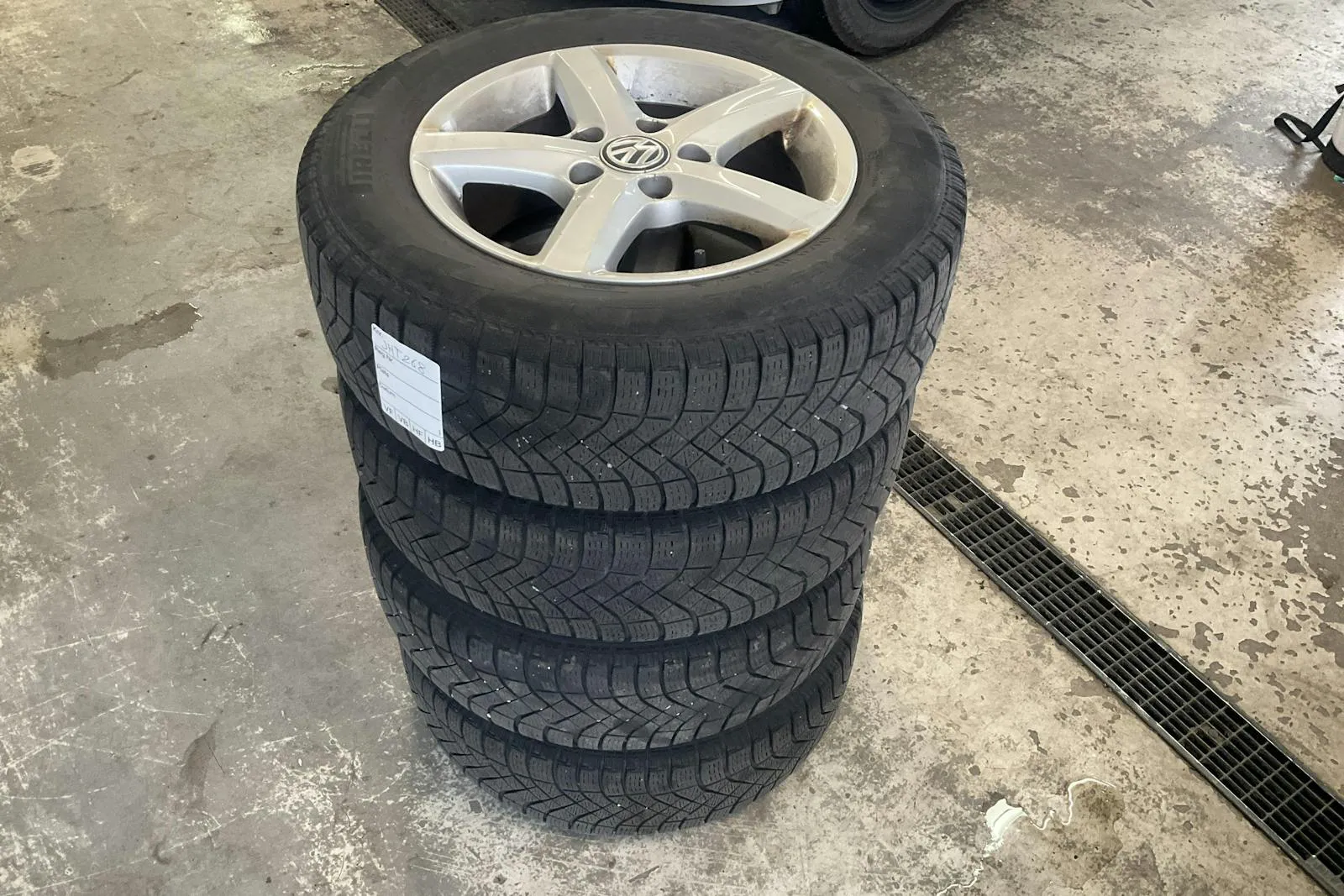 Vehicle image 10