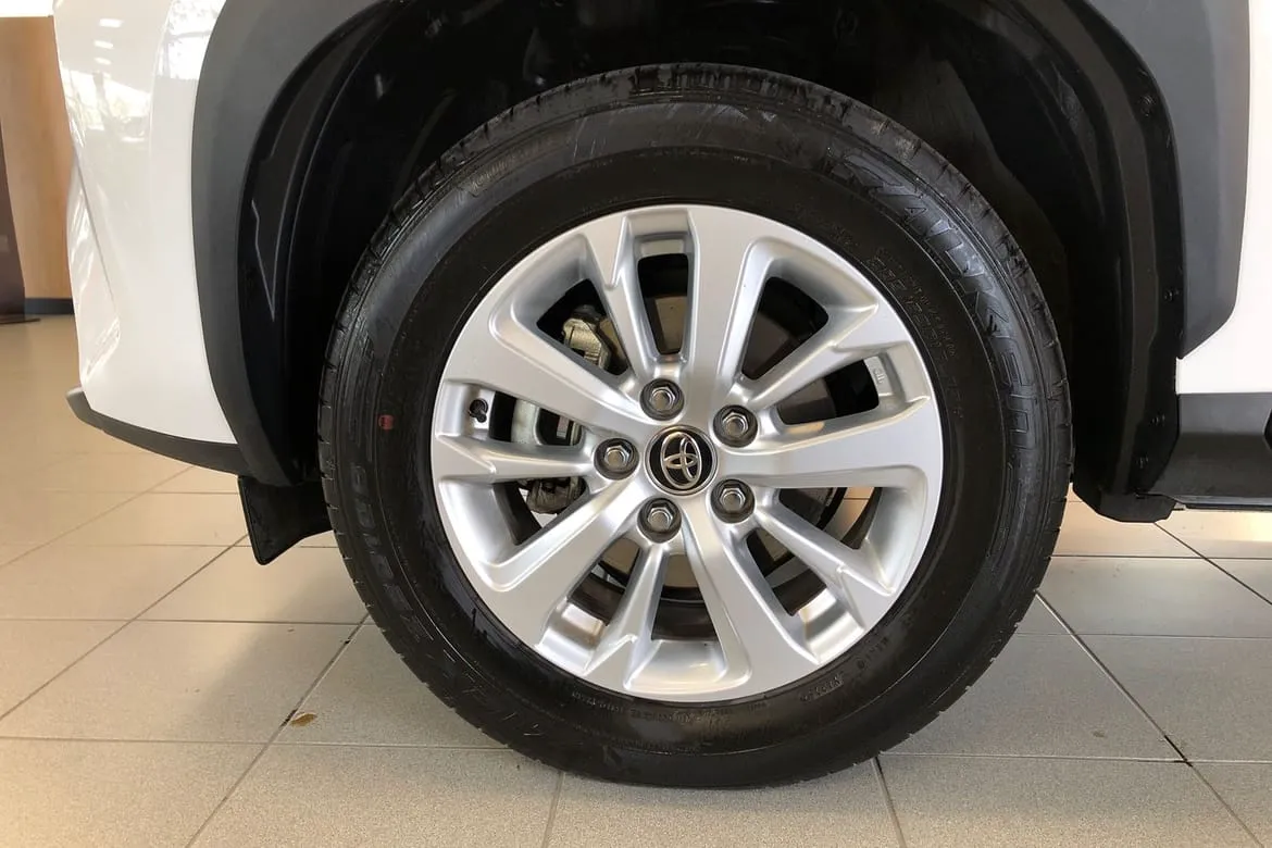 Vehicle image 16
