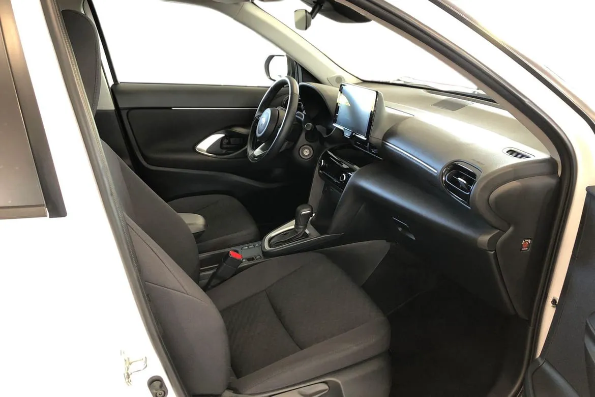 Vehicle image 6