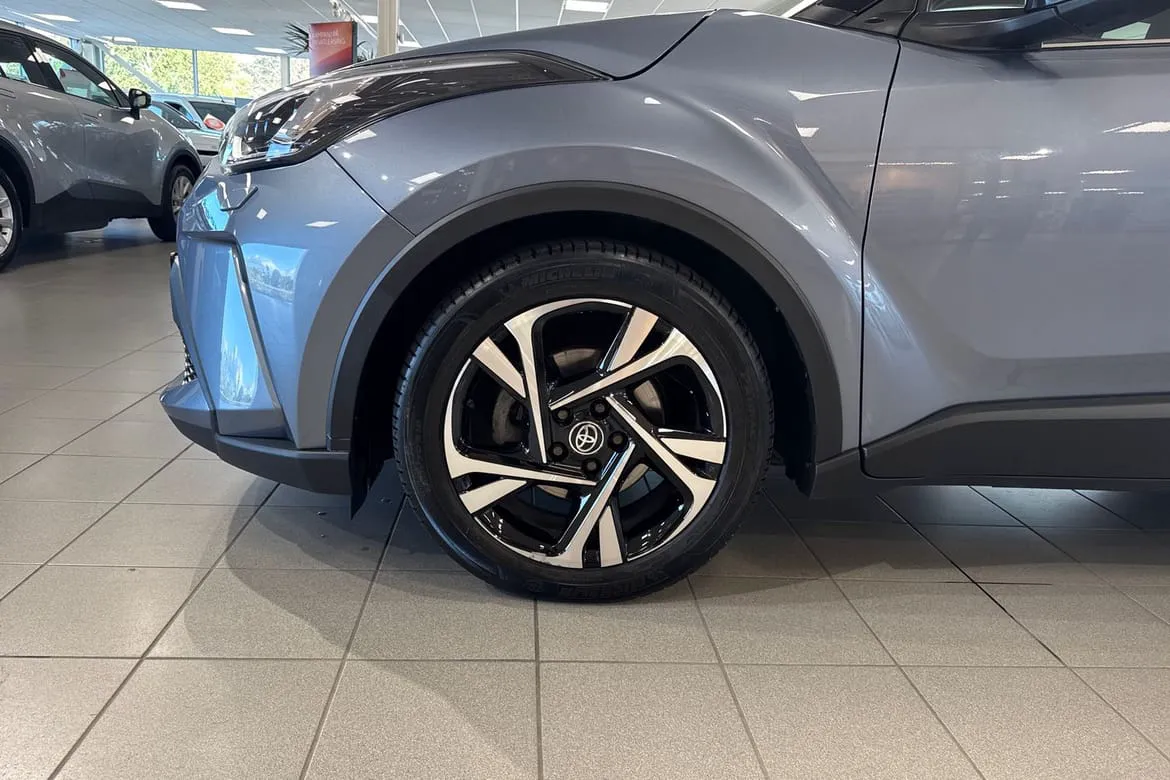 Vehicle image 16