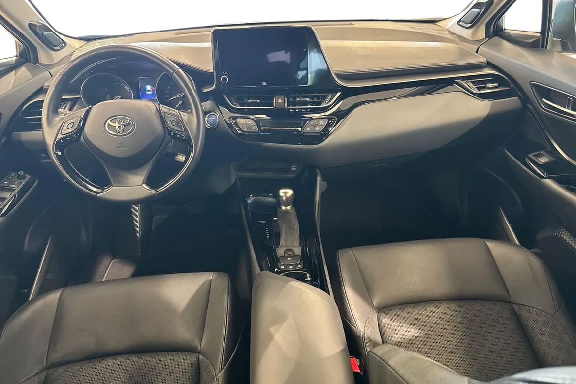 Vehicle image 9