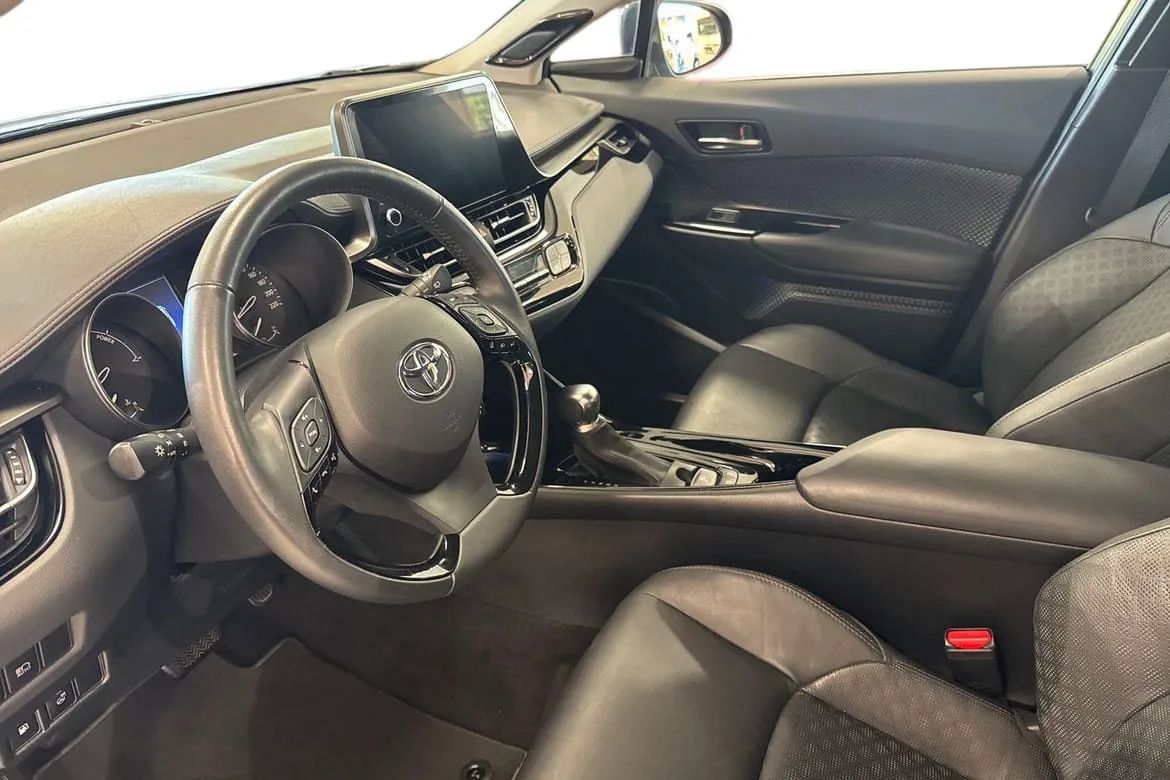 Vehicle image 13