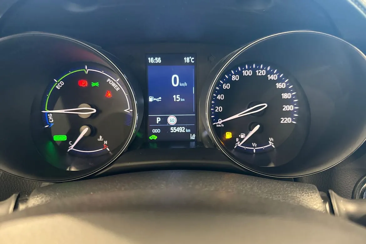 Vehicle image 15