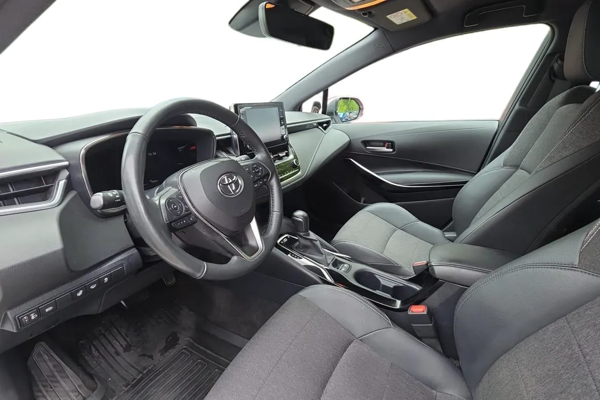Vehicle image 9