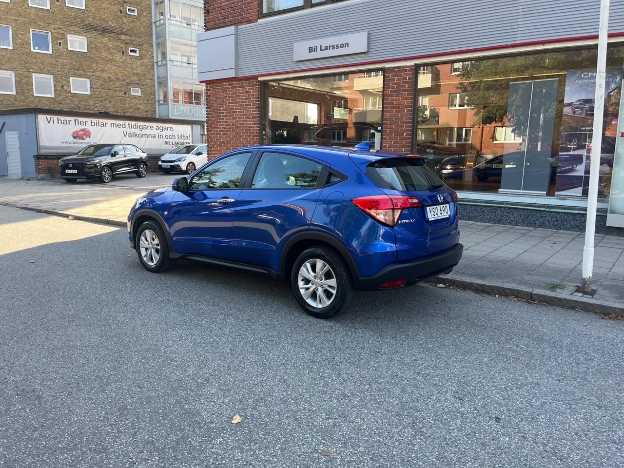 Vehicle image 3