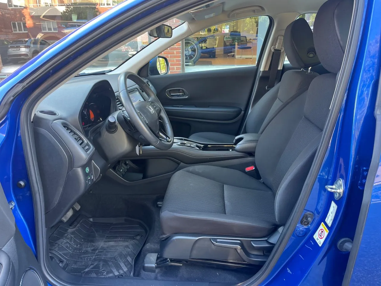 Vehicle image 6