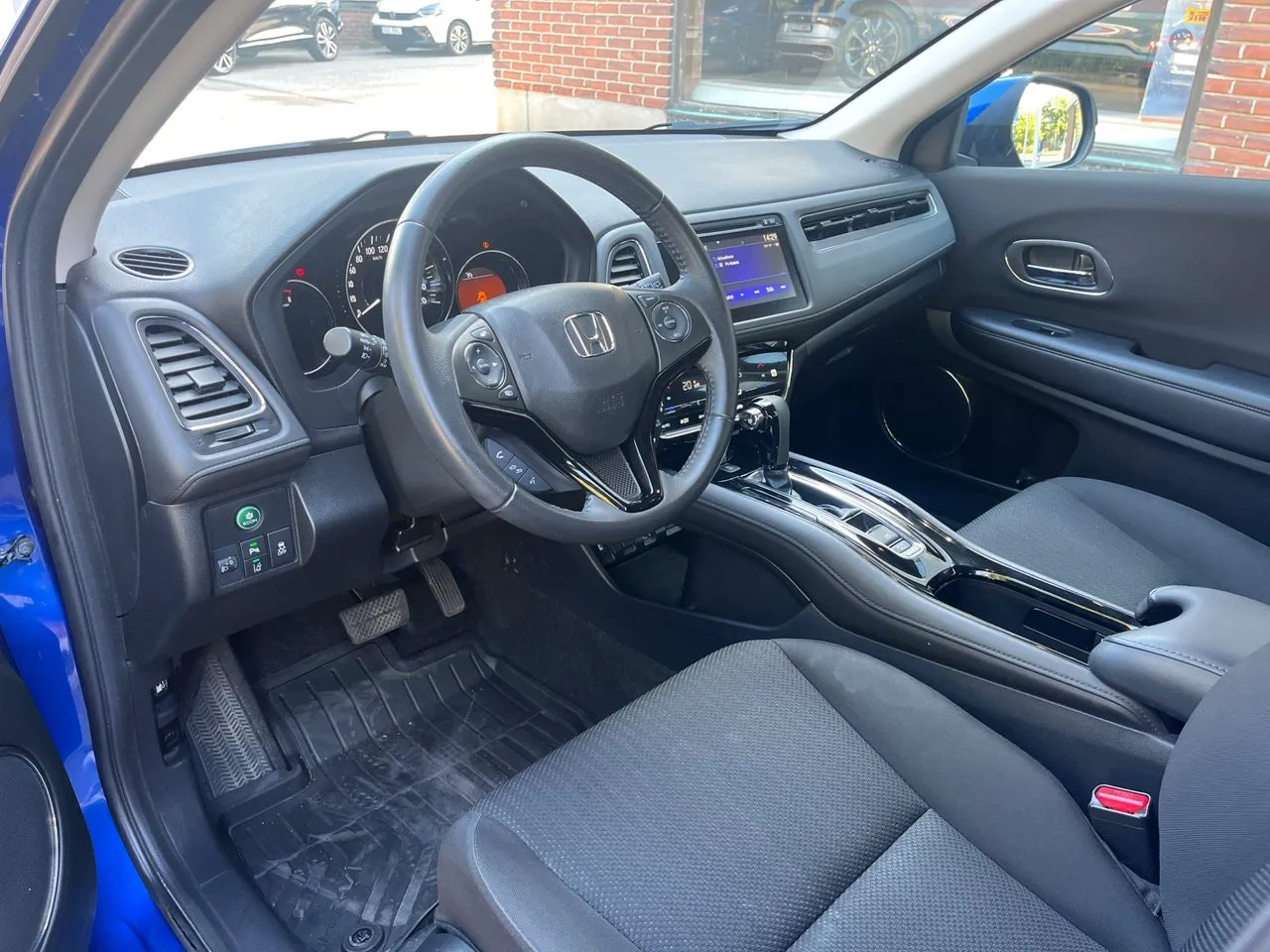 Vehicle image 9