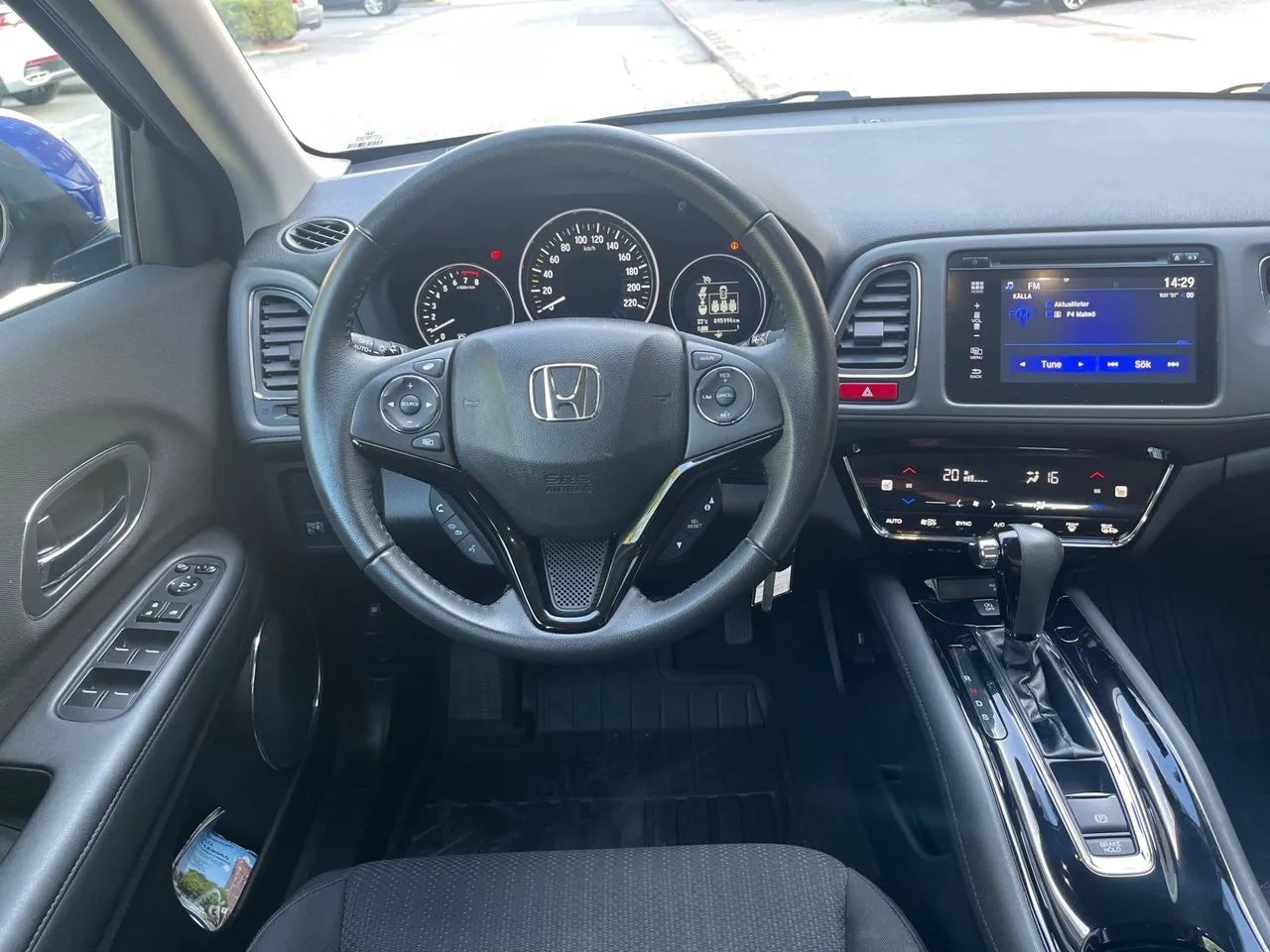 Vehicle image 10