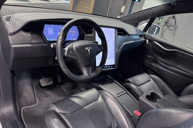 Tesla Model X bild 11