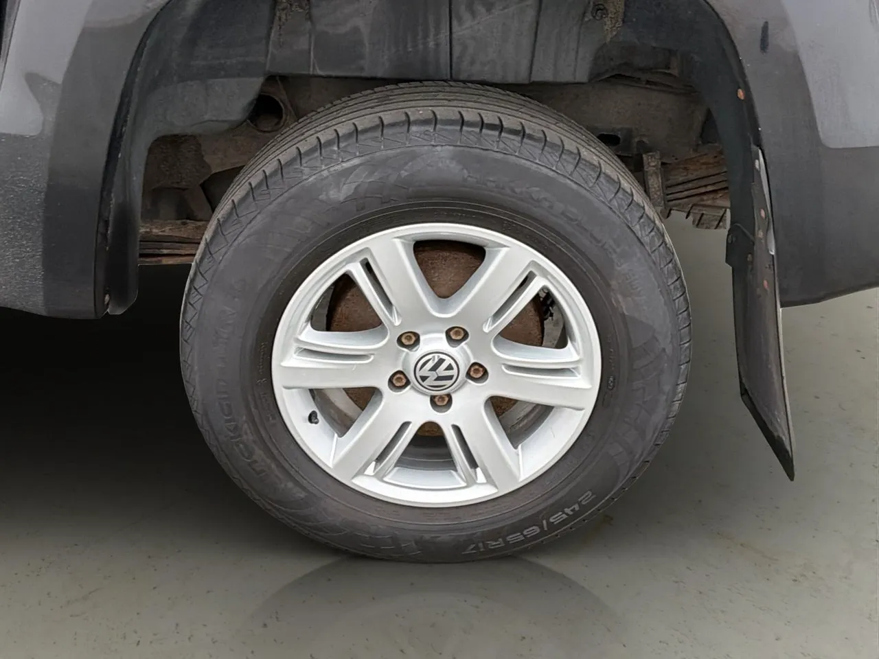 Vehicle image 25