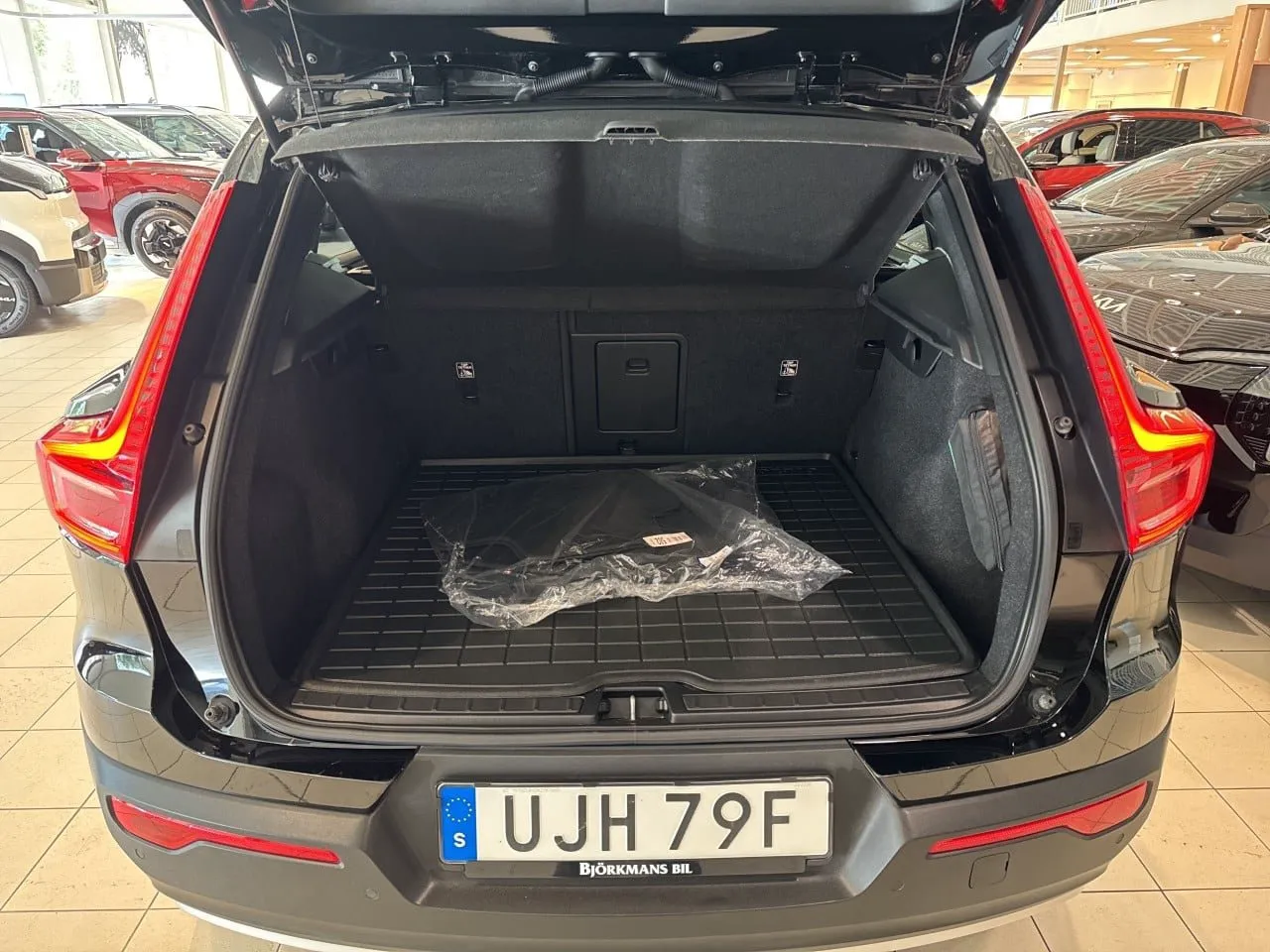 Vehicle image 13