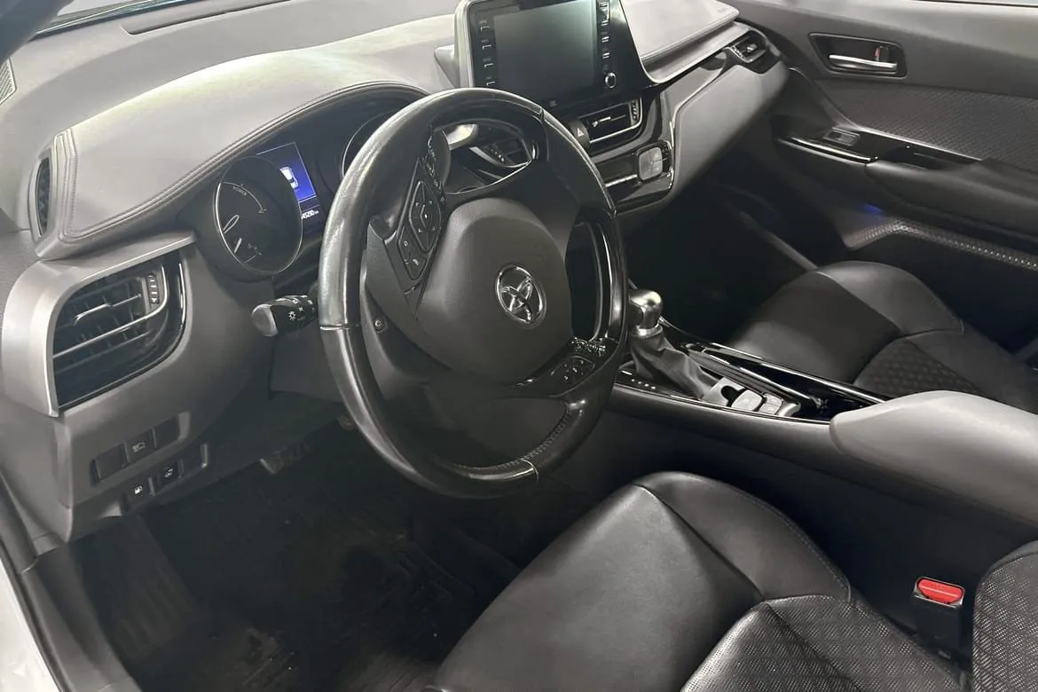 Vehicle image 6