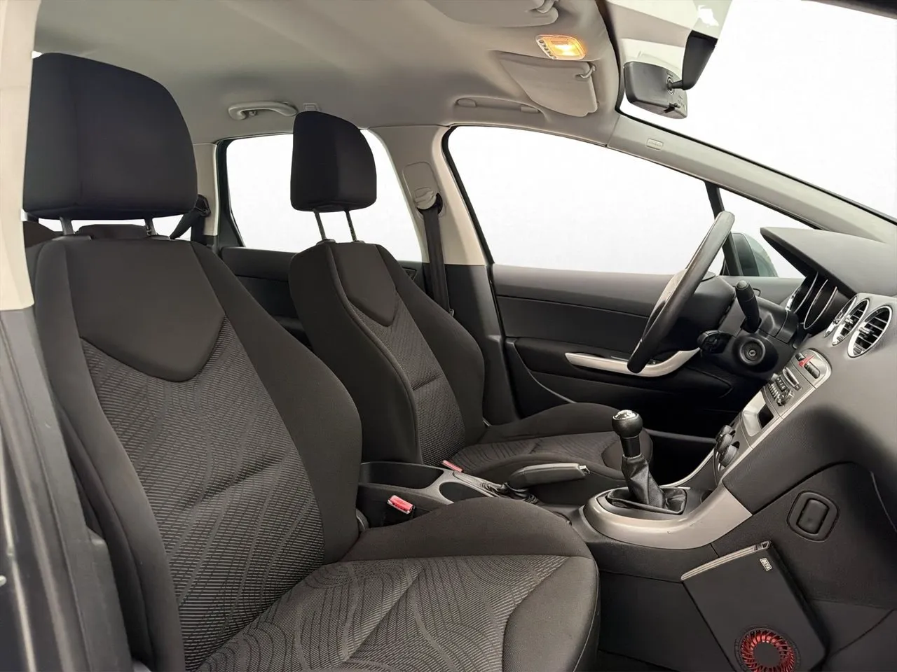 Vehicle image 18