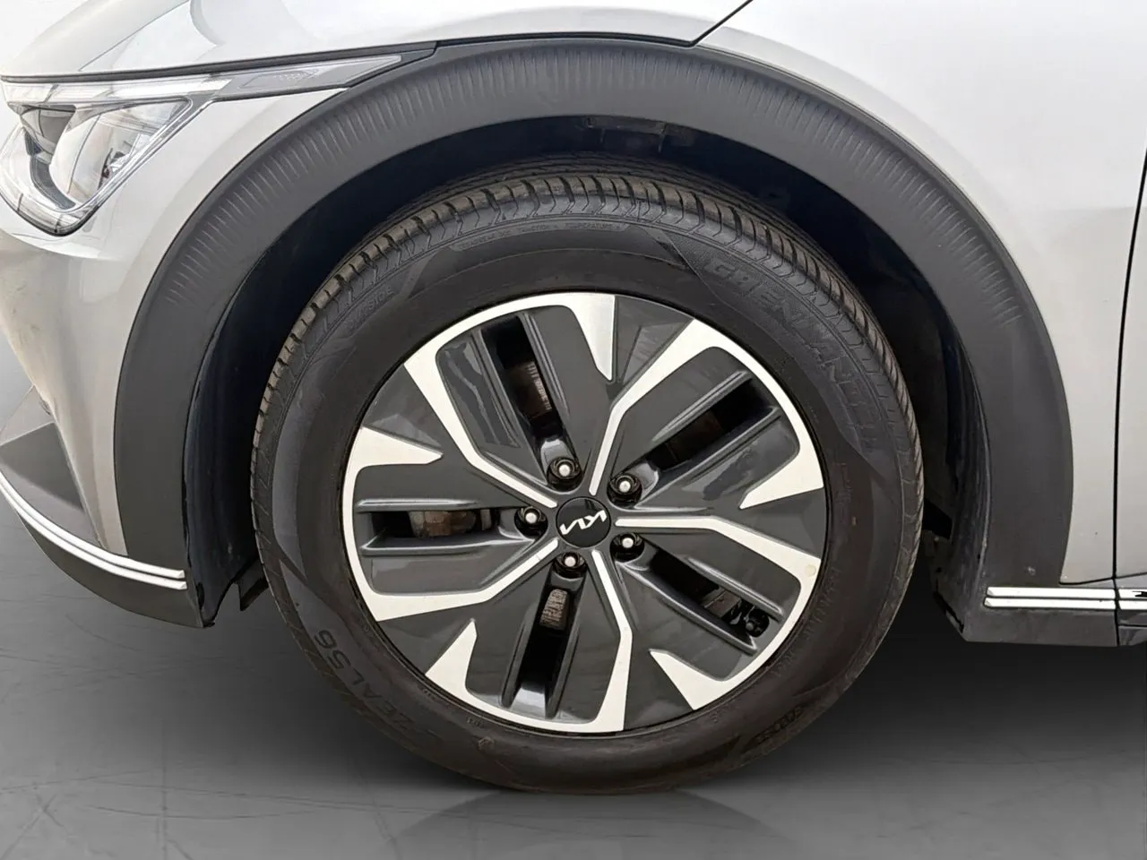 Vehicle image 30