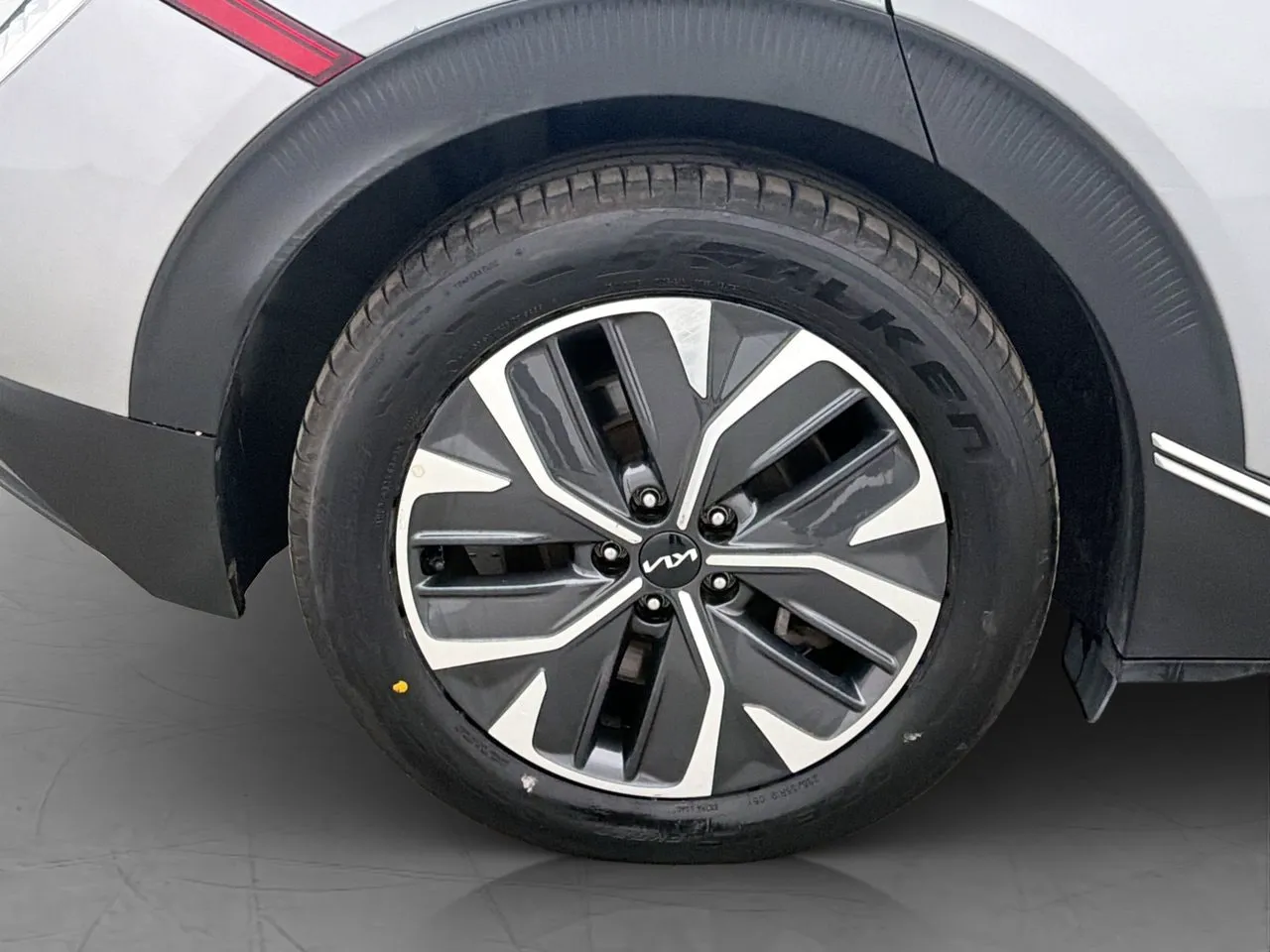 Vehicle image 32
