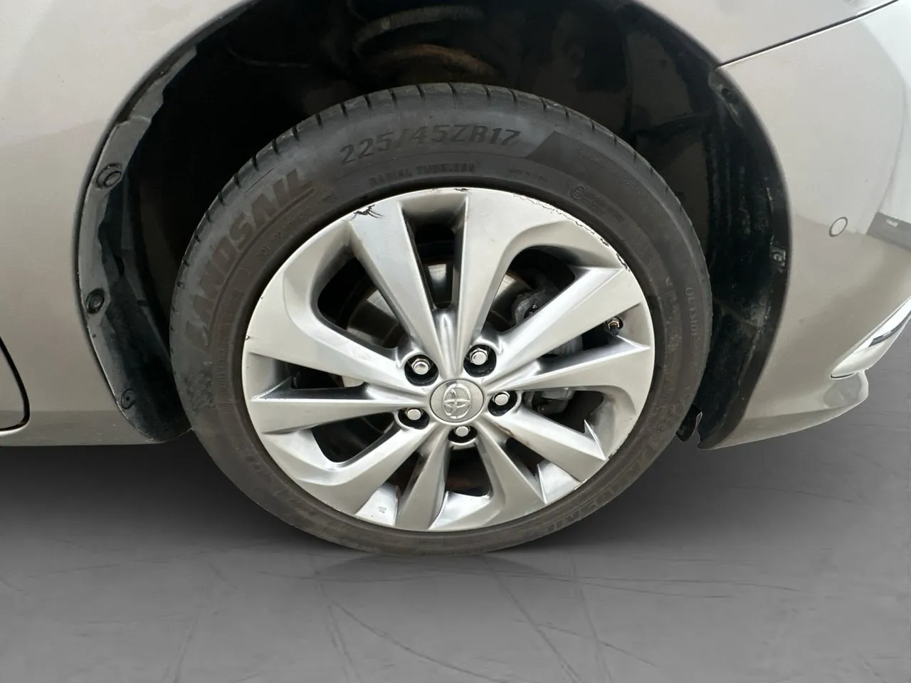 Vehicle image 32