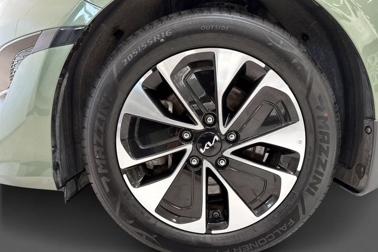 Vehicle image 14