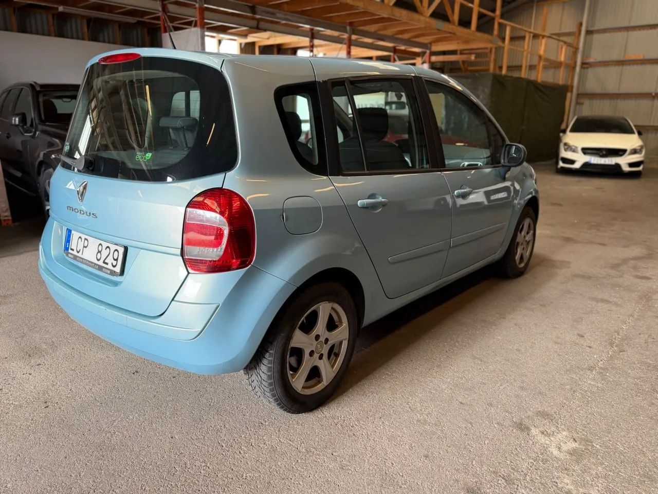 Vehicle image 4