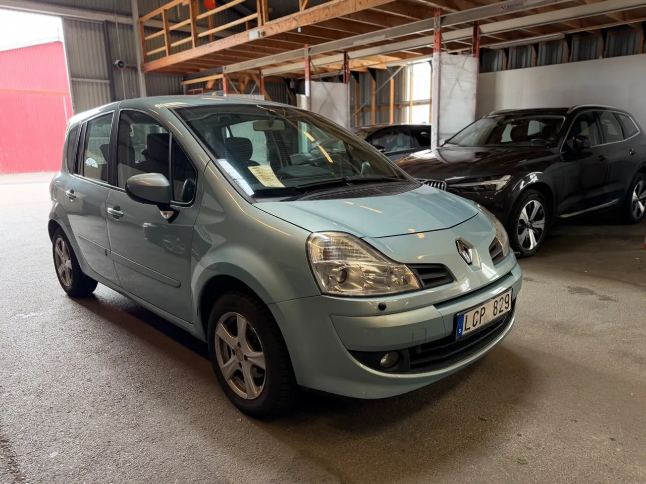 Vehicle image 6