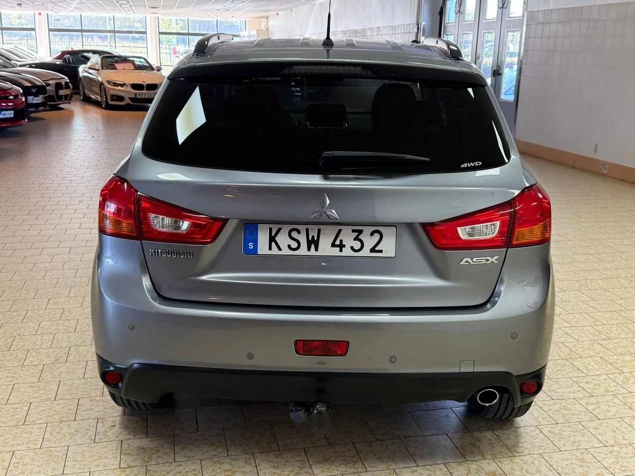 Vehicle image 5