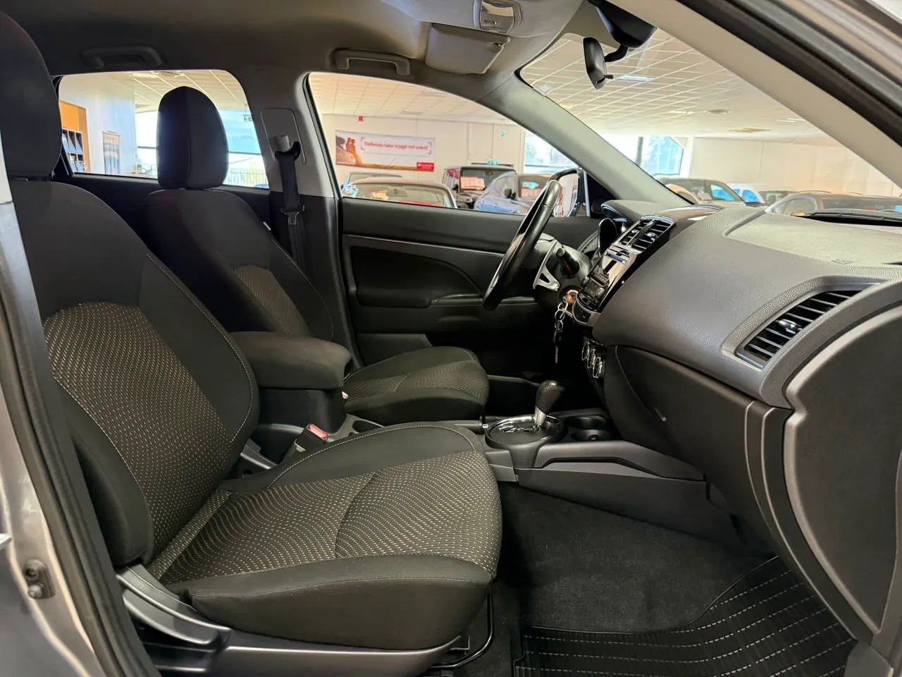 Vehicle image 18