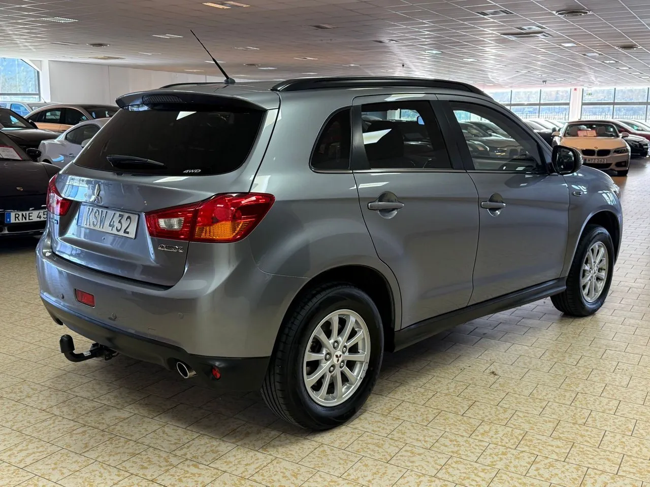 Vehicle image 6