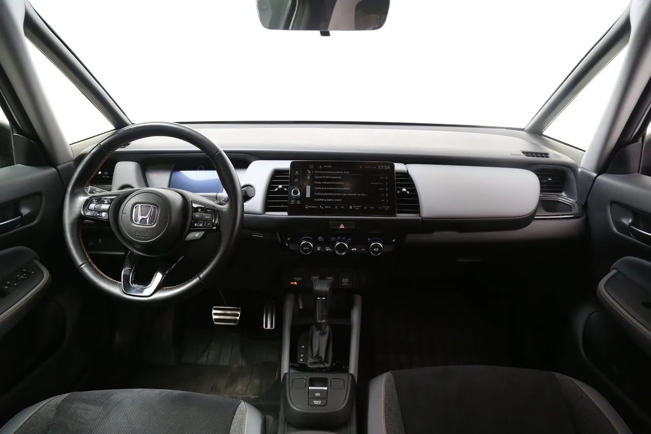 Vehicle image 15