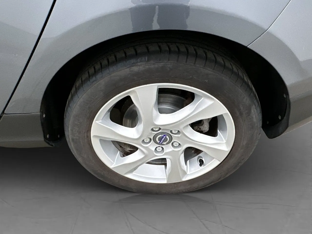 Vehicle image 24
