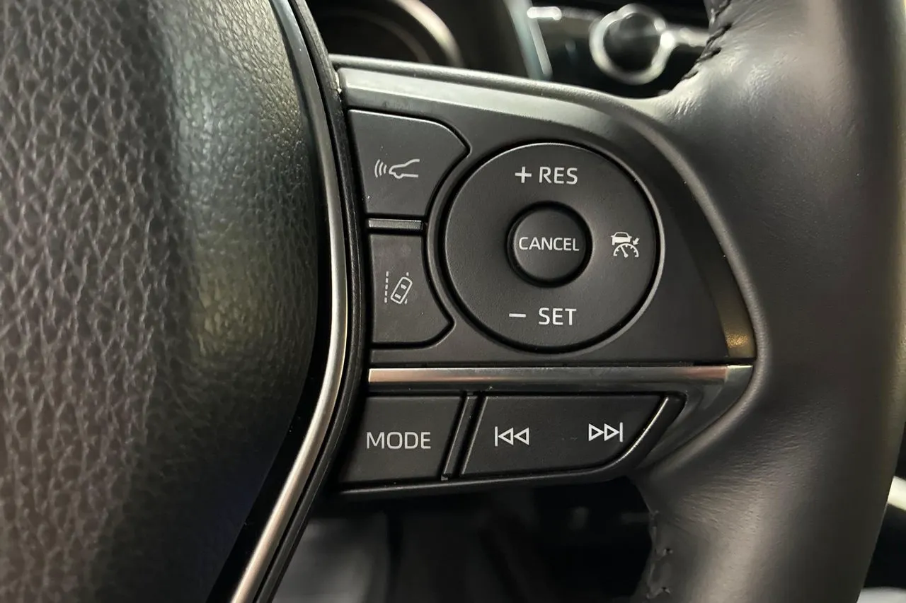 Vehicle image 24