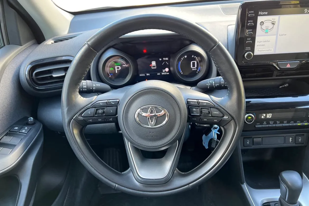 Vehicle image 10