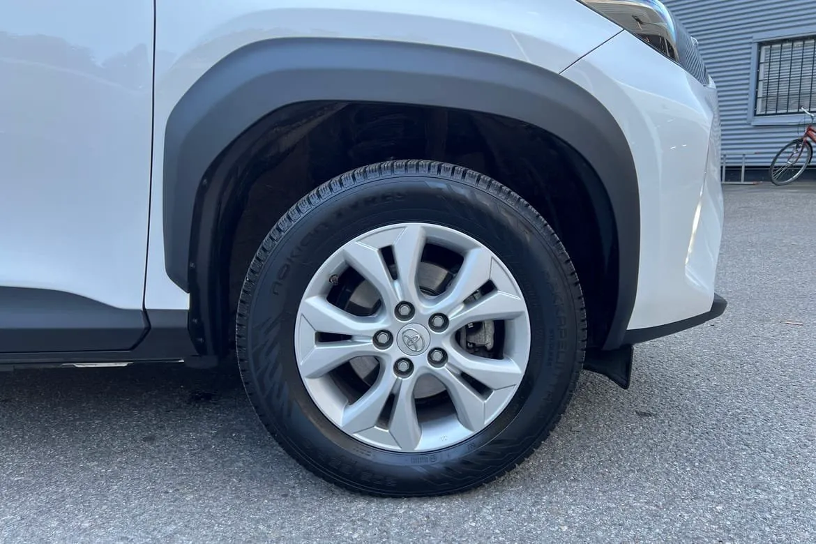 Vehicle image 16