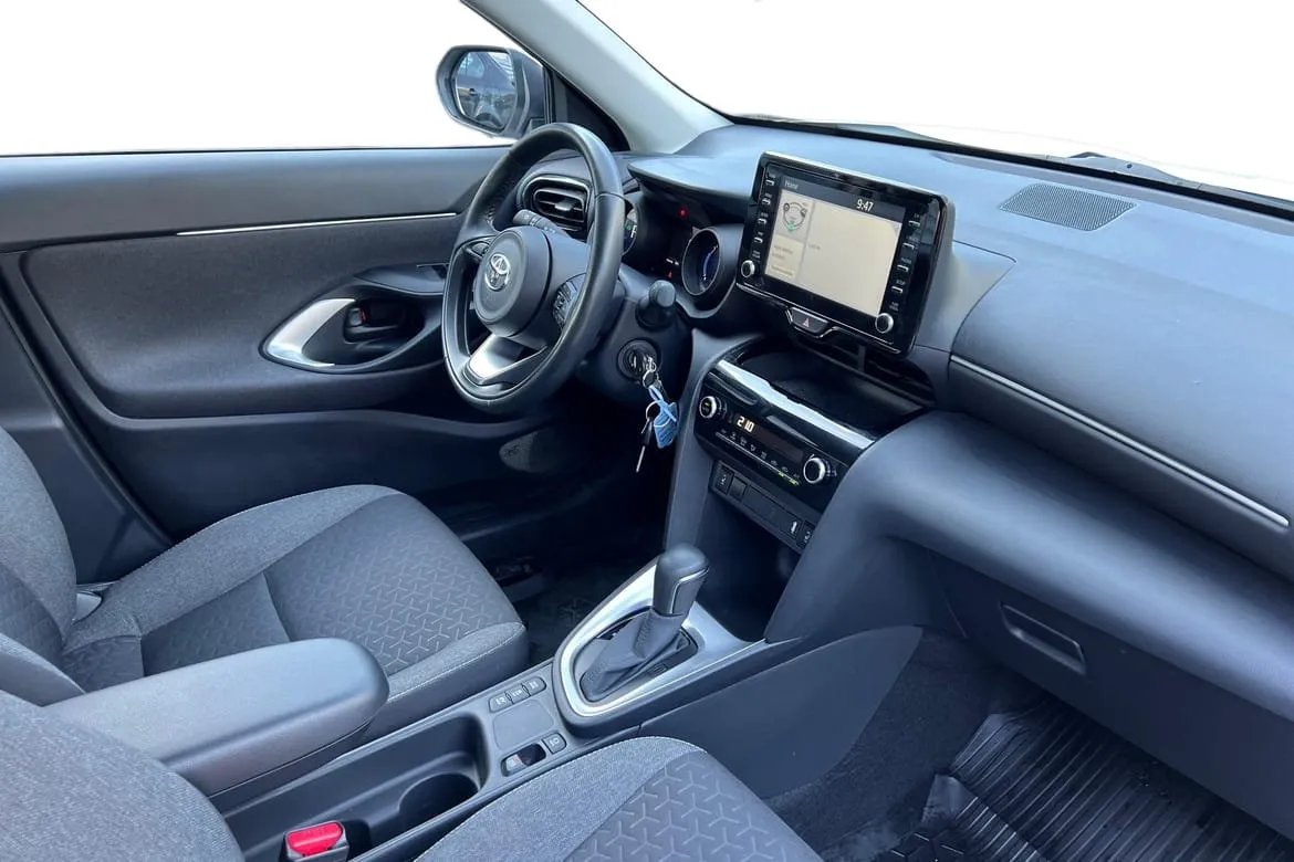 Vehicle image 6
