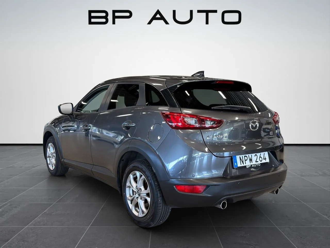 Vehicle image 6