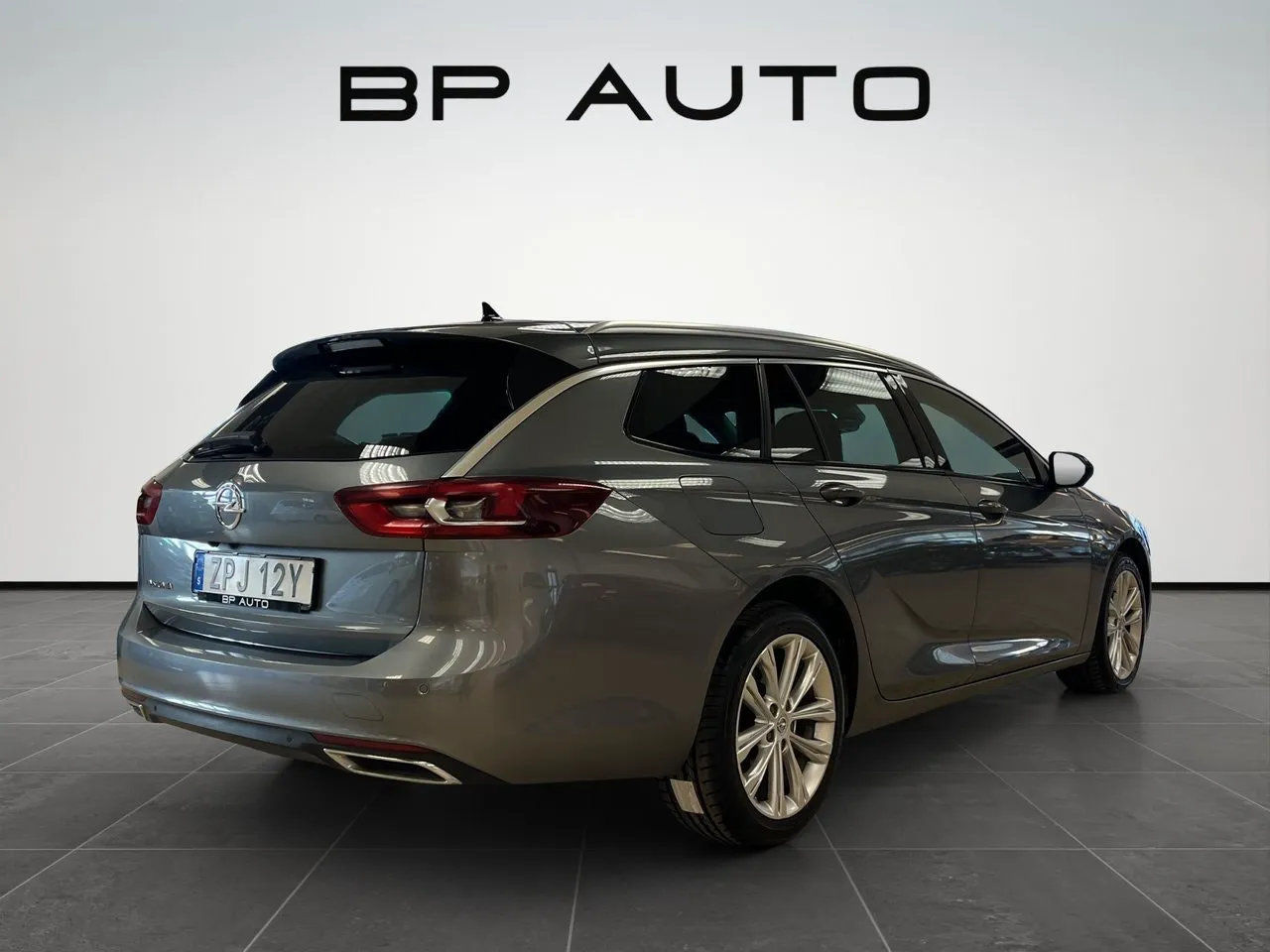Vehicle image 5