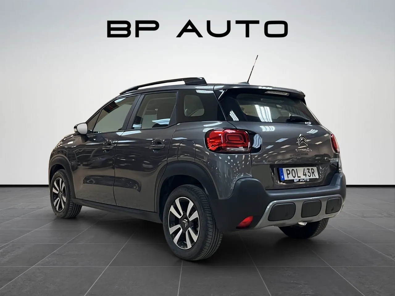 Vehicle image 4