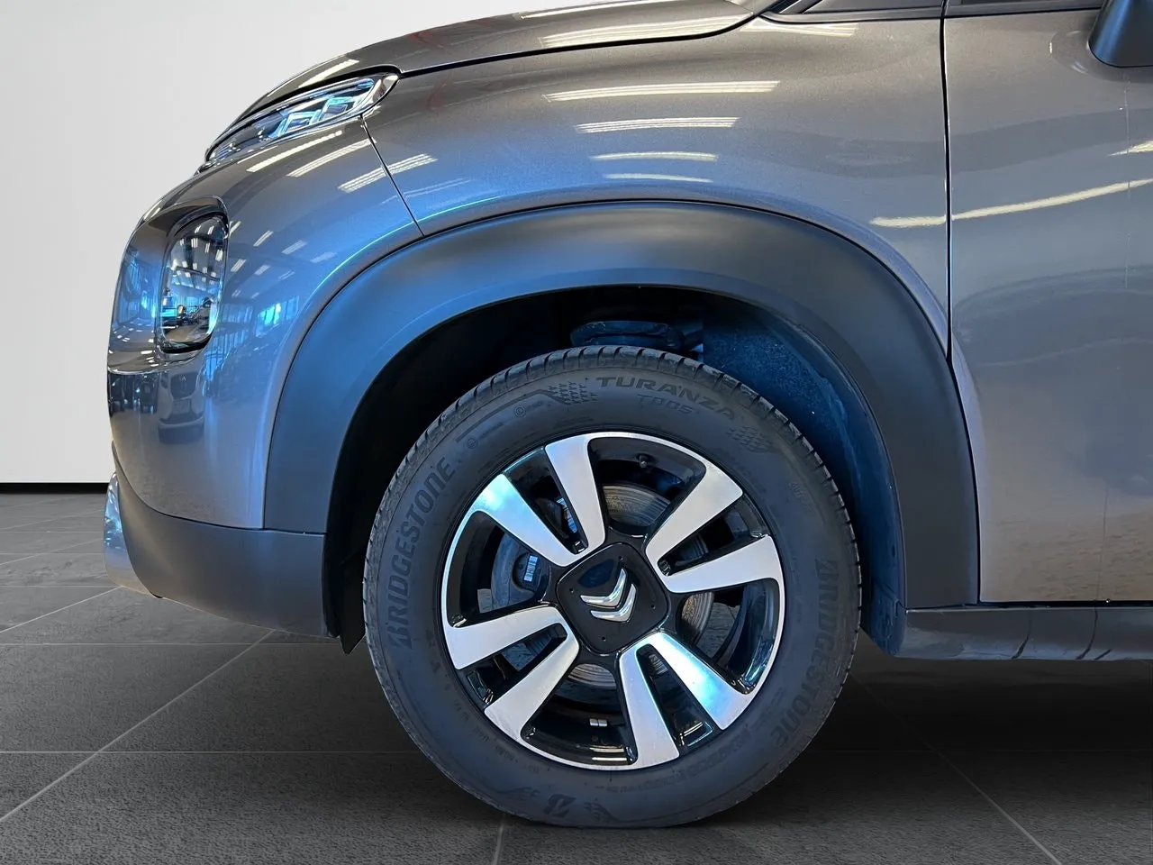Vehicle image 20