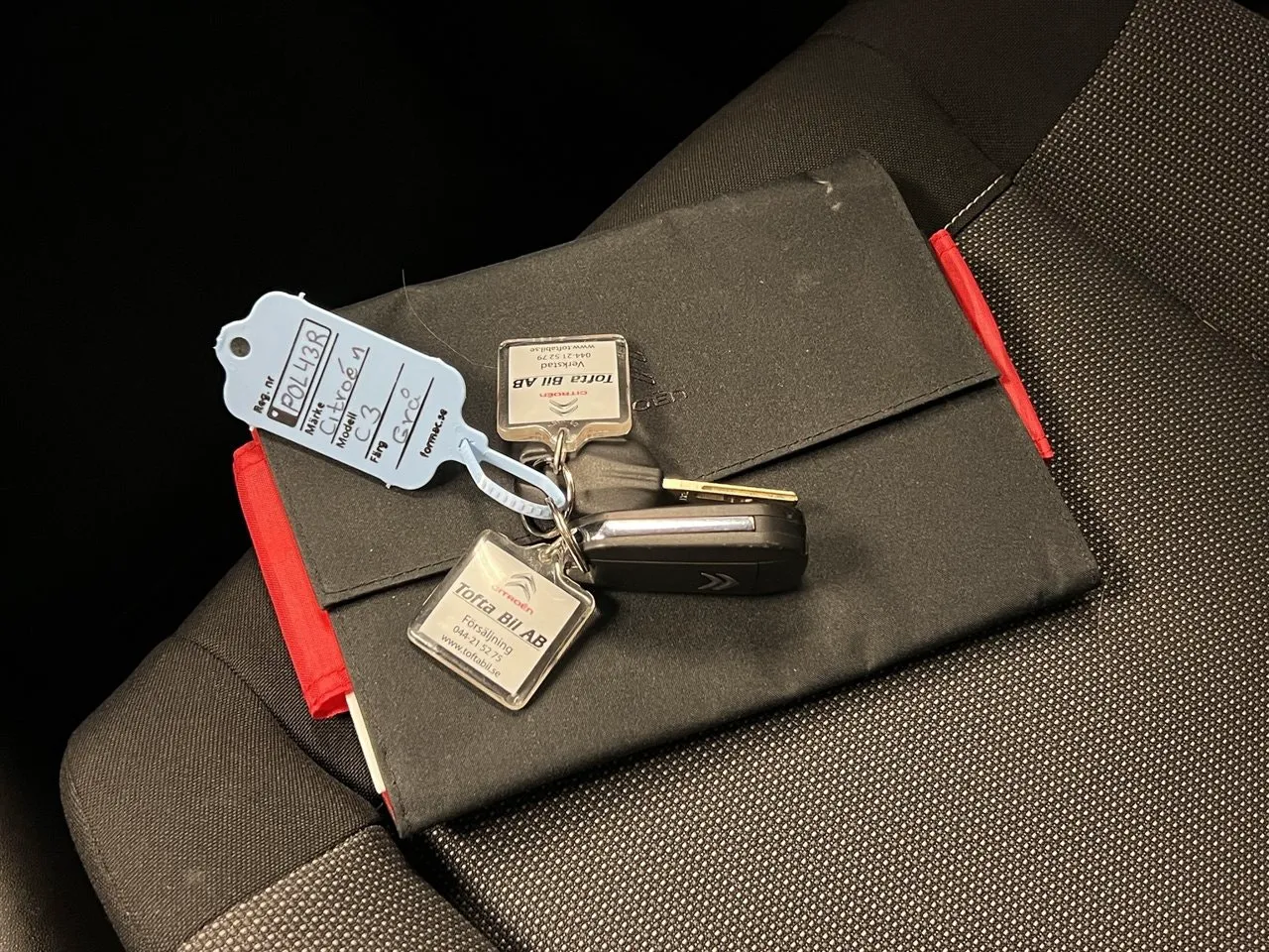 Vehicle image 21