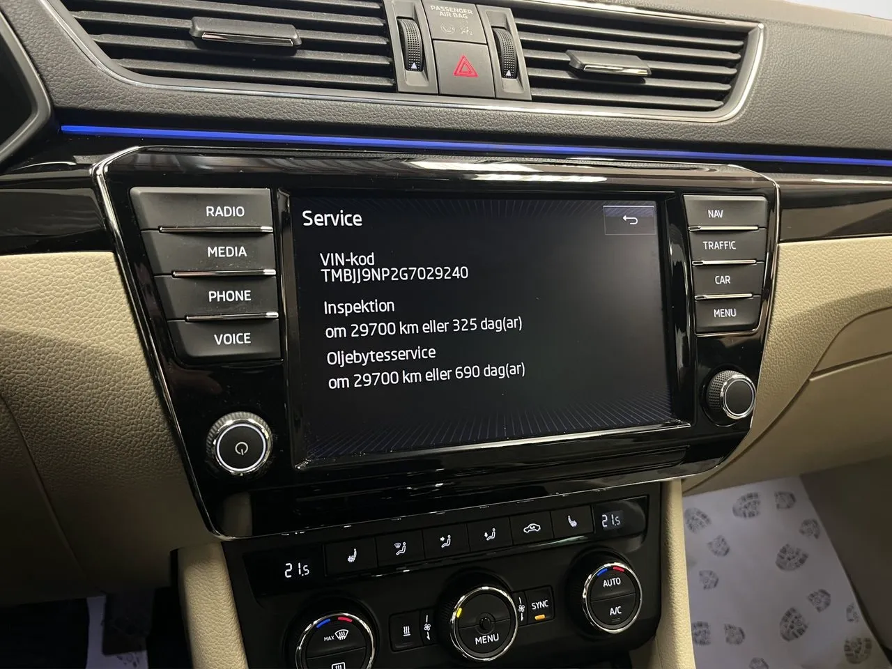 Vehicle image 26