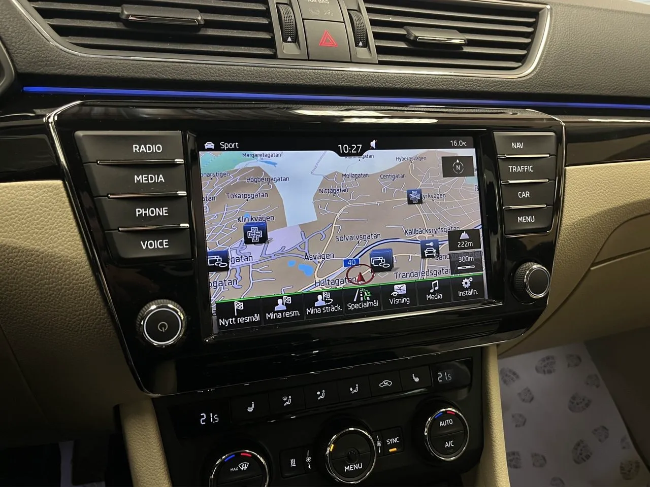 Vehicle image 16