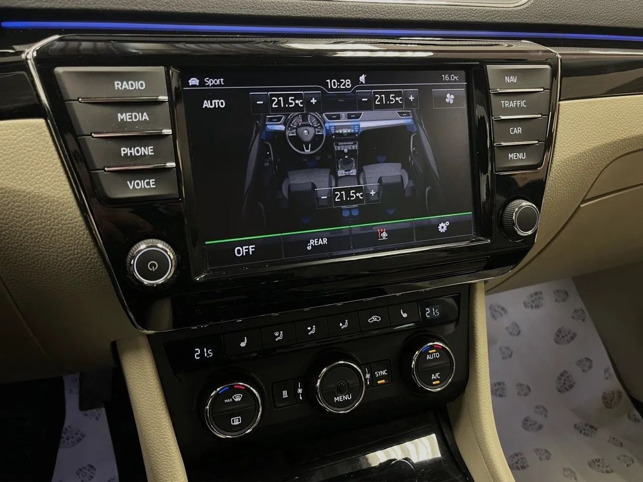 Vehicle image 21