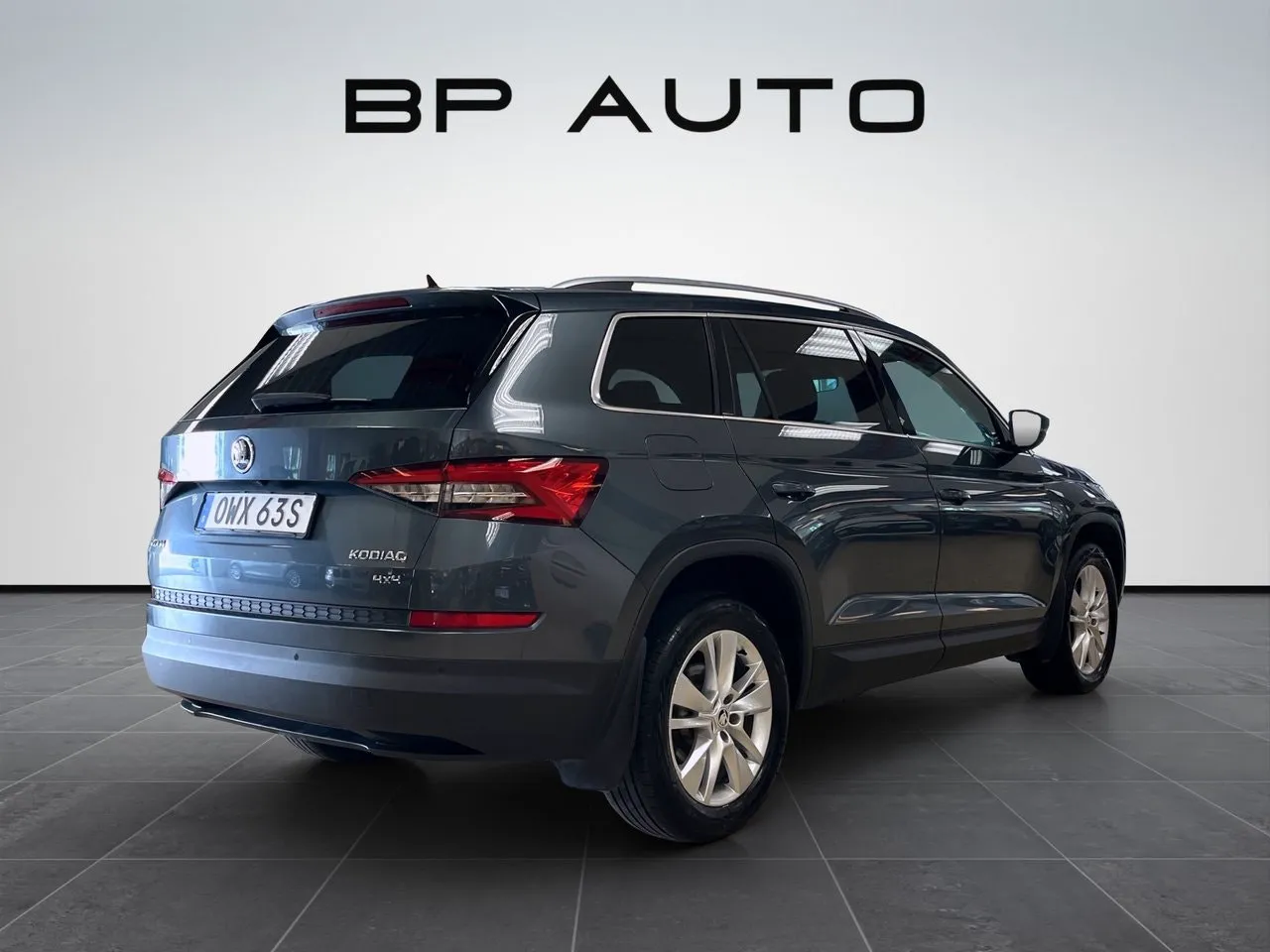 Vehicle image 5