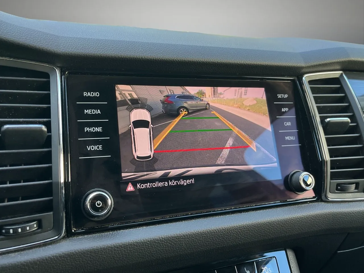 Vehicle image 18