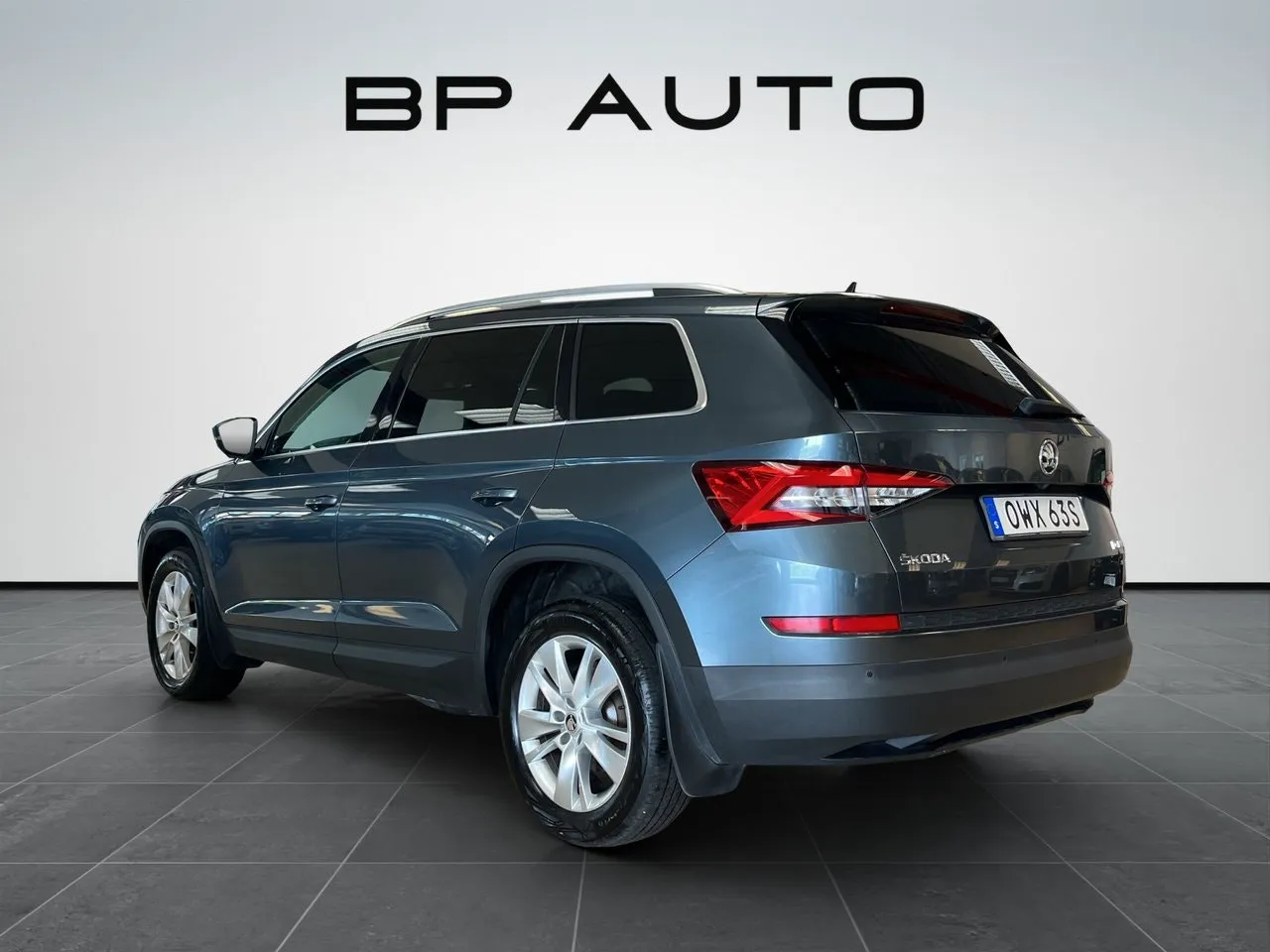 Vehicle image 4