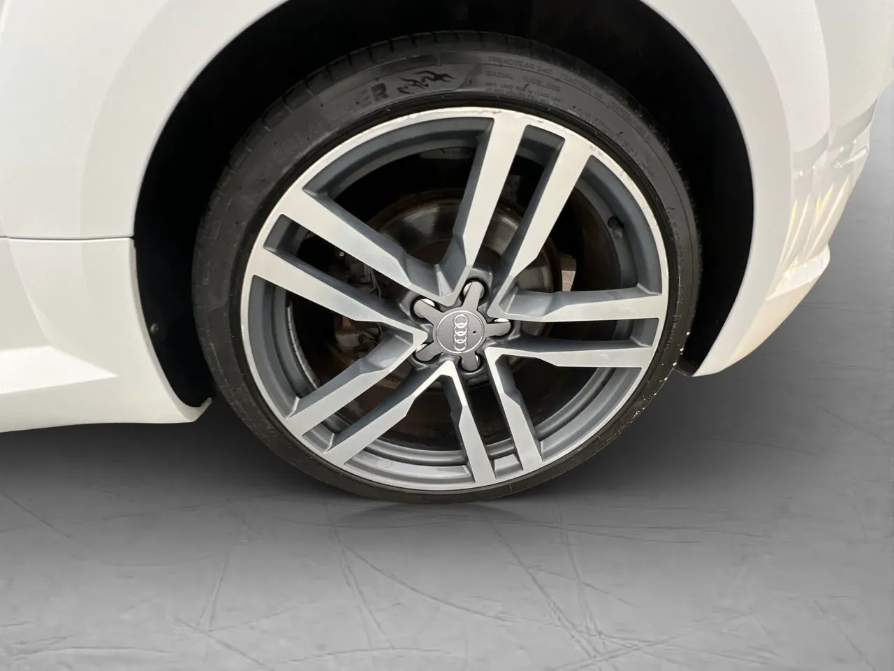 Vehicle image 30