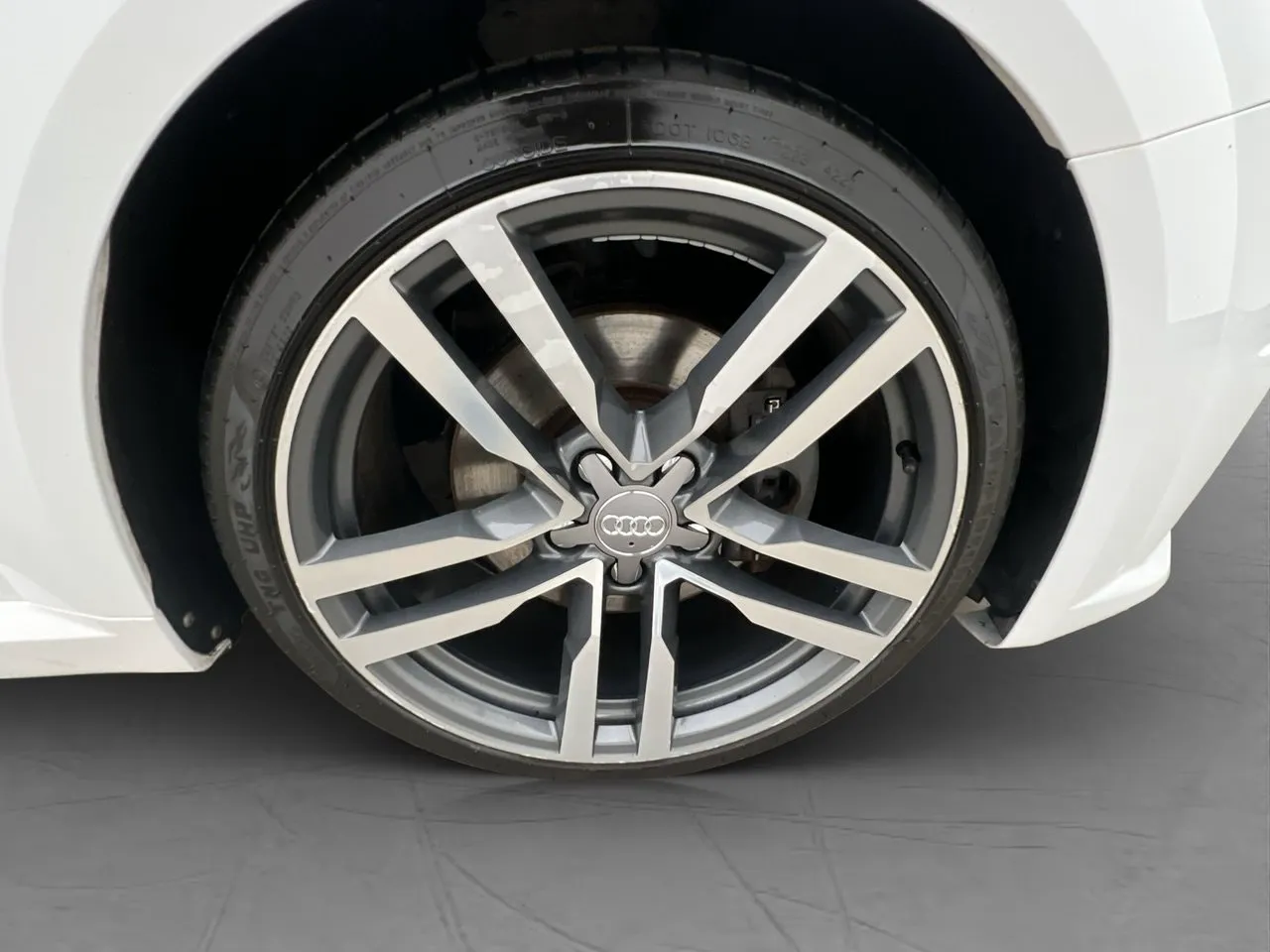 Vehicle image 32