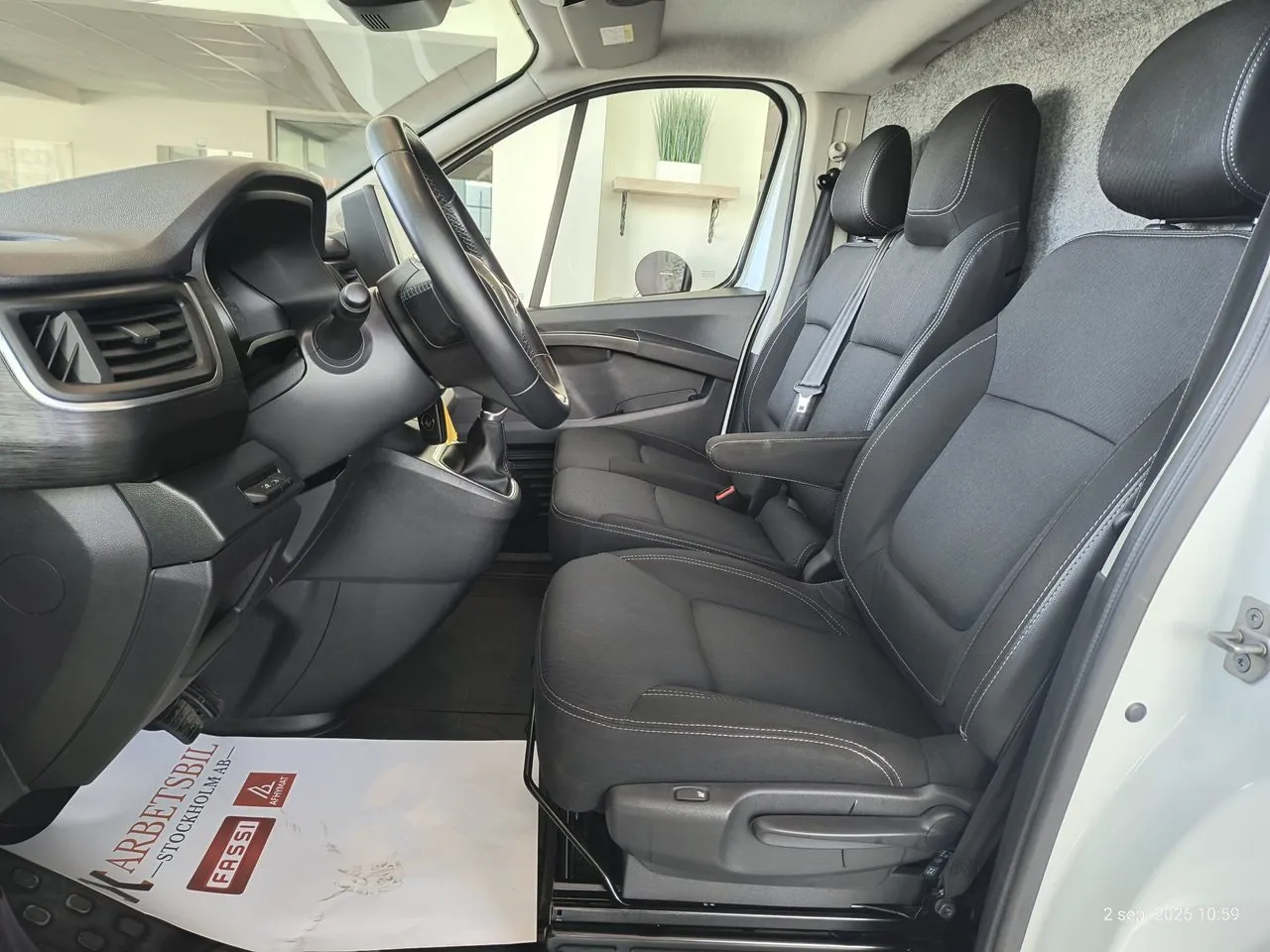 Vehicle image 17